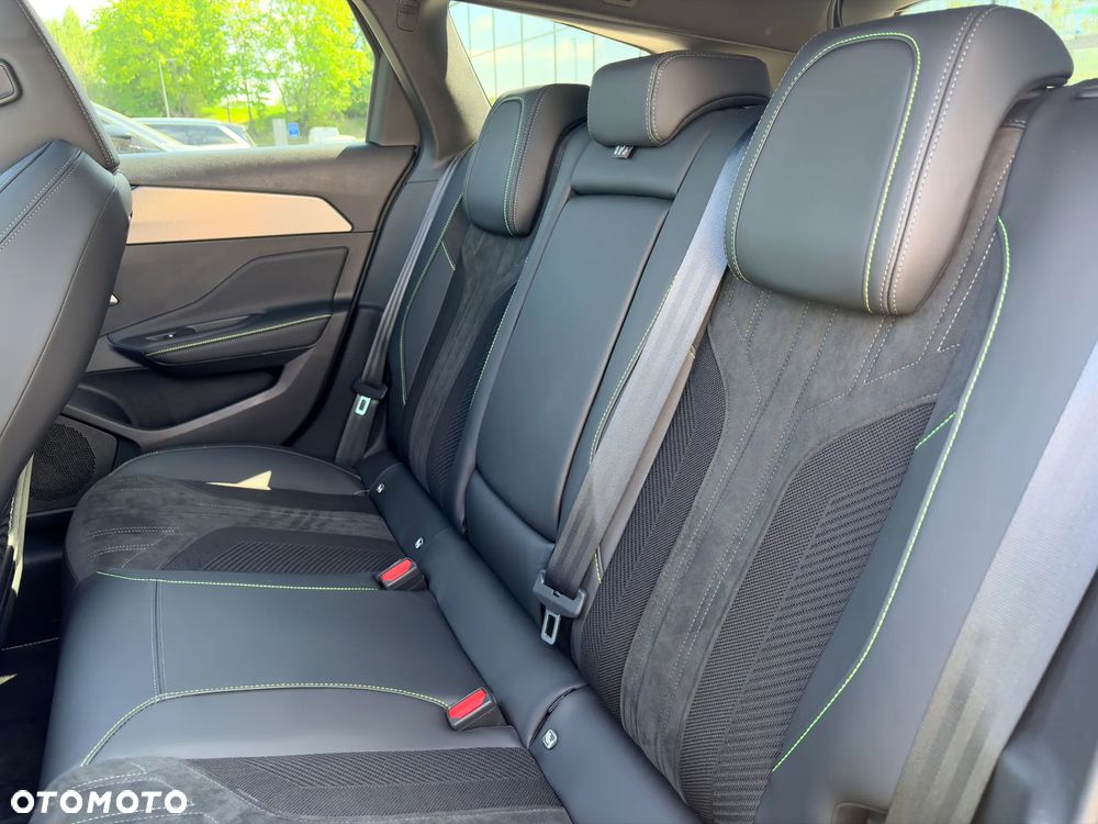 Peugeot 308 1.2 mHEV GT Exclusive S&S e-DCS6 - 23