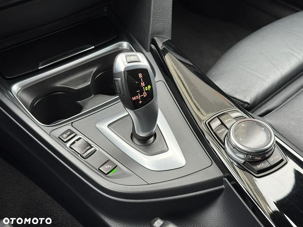 BMW Seria 3 320d xDrive Sport-Aut Sport Line - 36