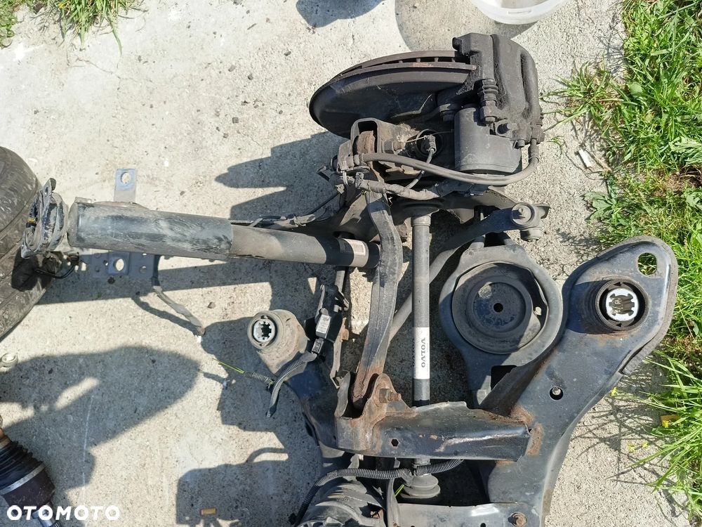 VOLVO XC60 I LIFT 2017R 2.4 D5 AWD  BELKA ZAWIESZENIA TYŁ KOMPLETNA DYFER P1216688 - 4