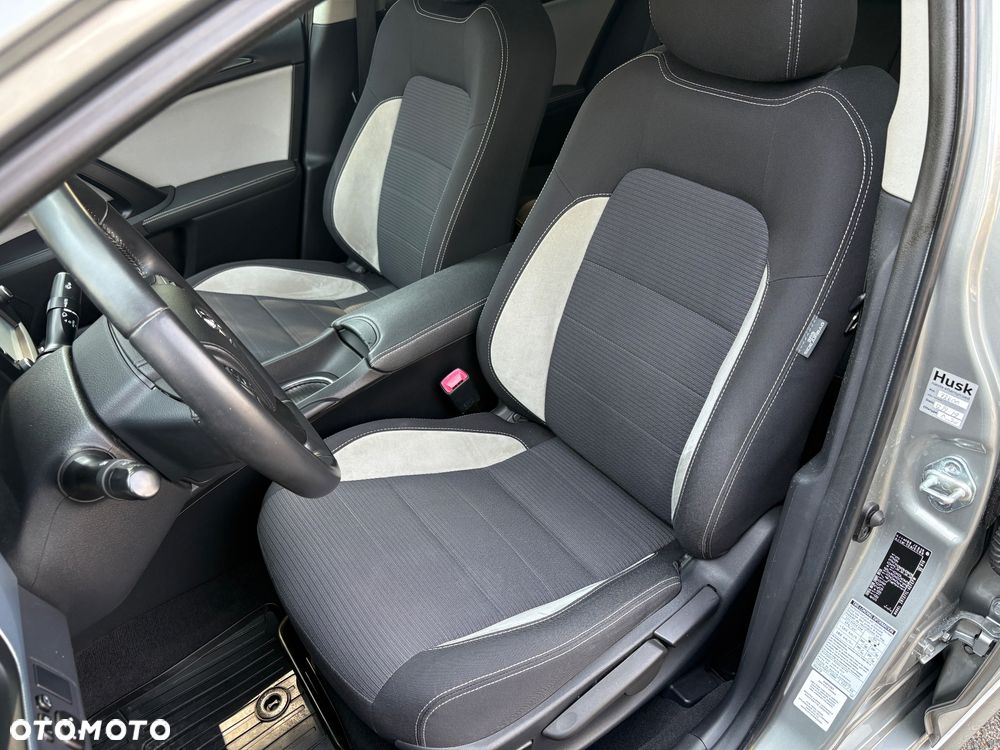 Toyota Avensis 1.8 Premium EU5 - 18