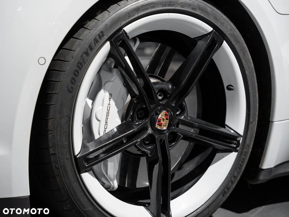 Porsche Taycan Turbo - 18
