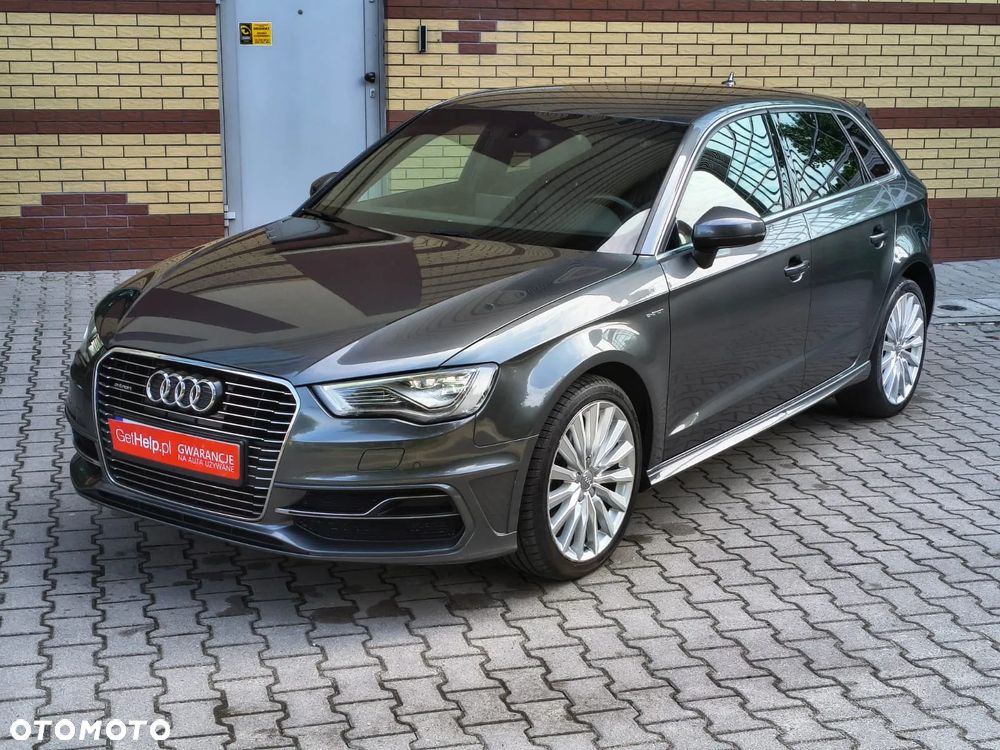 Audi A3 Sportback 1.4 TFSI e-tron S line Sportpaket - 2
