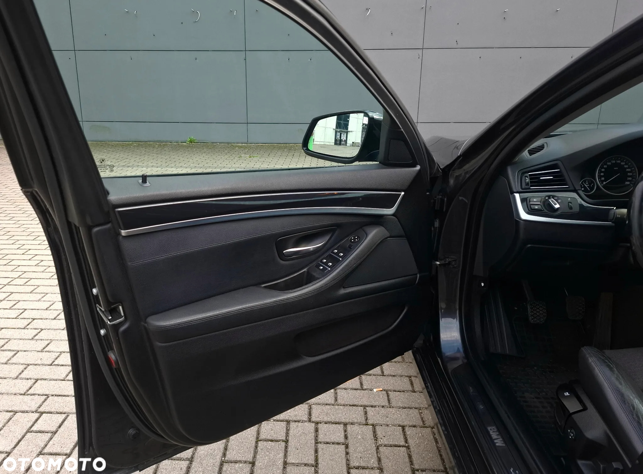BMW Seria 5 525d - 34