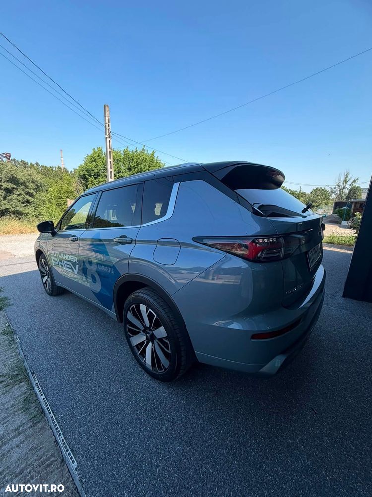 Mitsubishi Outlander 2.4 L 4X4 PHEV Instyle Ultimate - 14