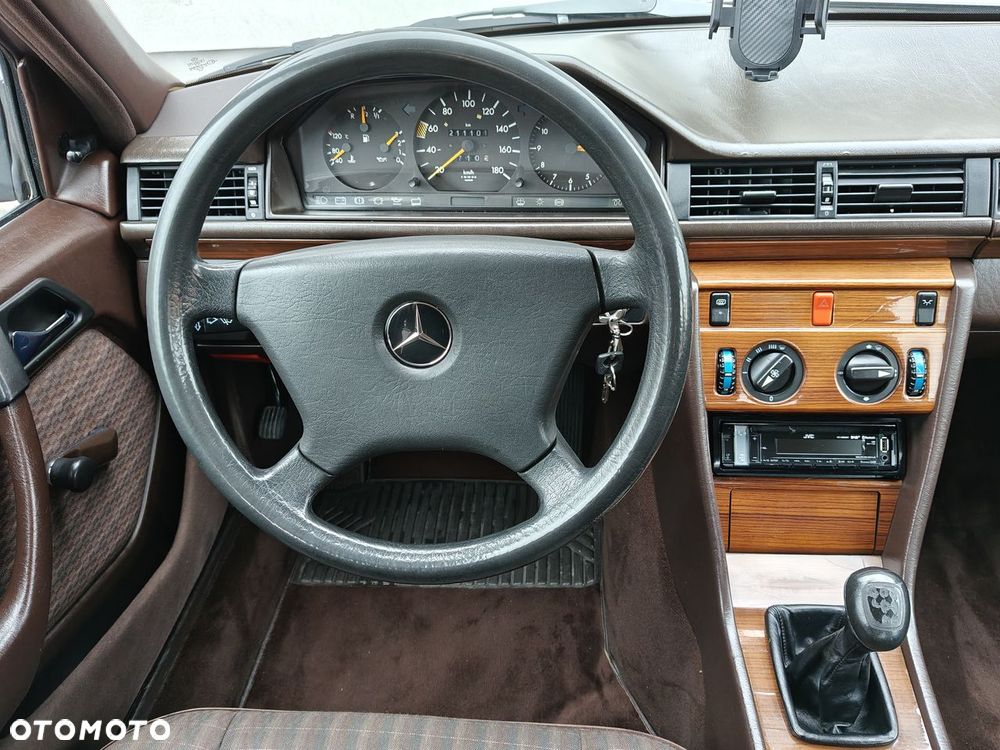 Mercedes-Benz W124 (1984-1993) - 14