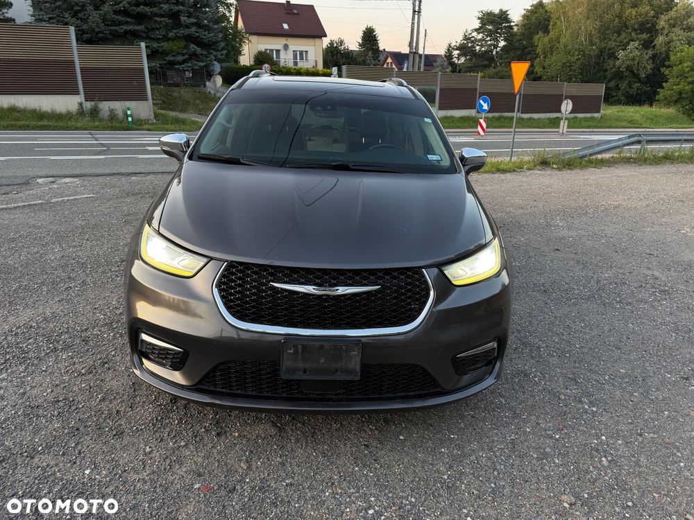 Chrysler Pacifica - 2