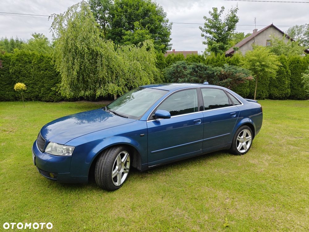 Audi A4 Limousine - 1
