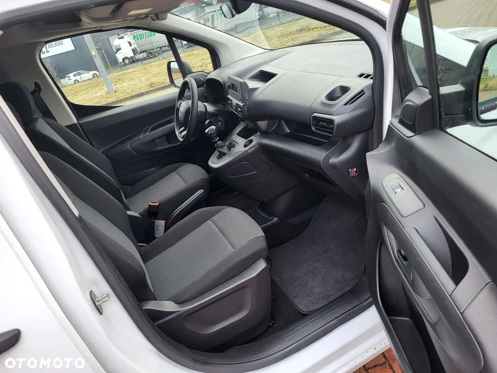 Toyota Proace City Verso 1.2 Turbo L1 Combi - 13