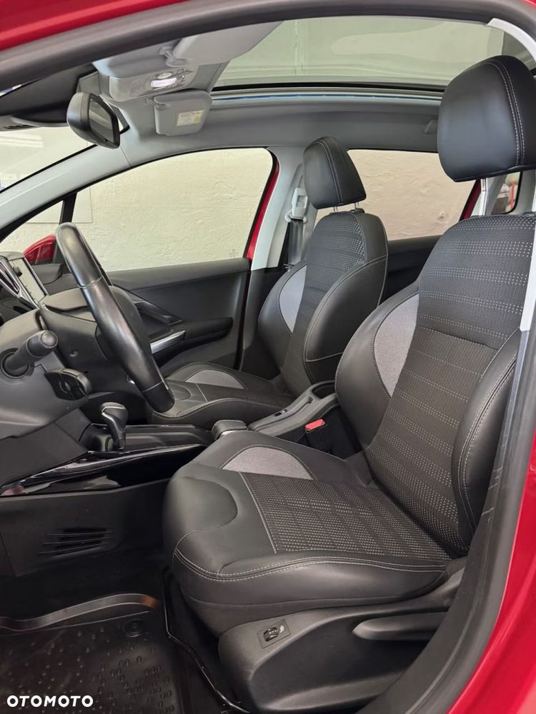 Peugeot 2008 1.2 Pure Tech Allure S&S EAT6 - 23