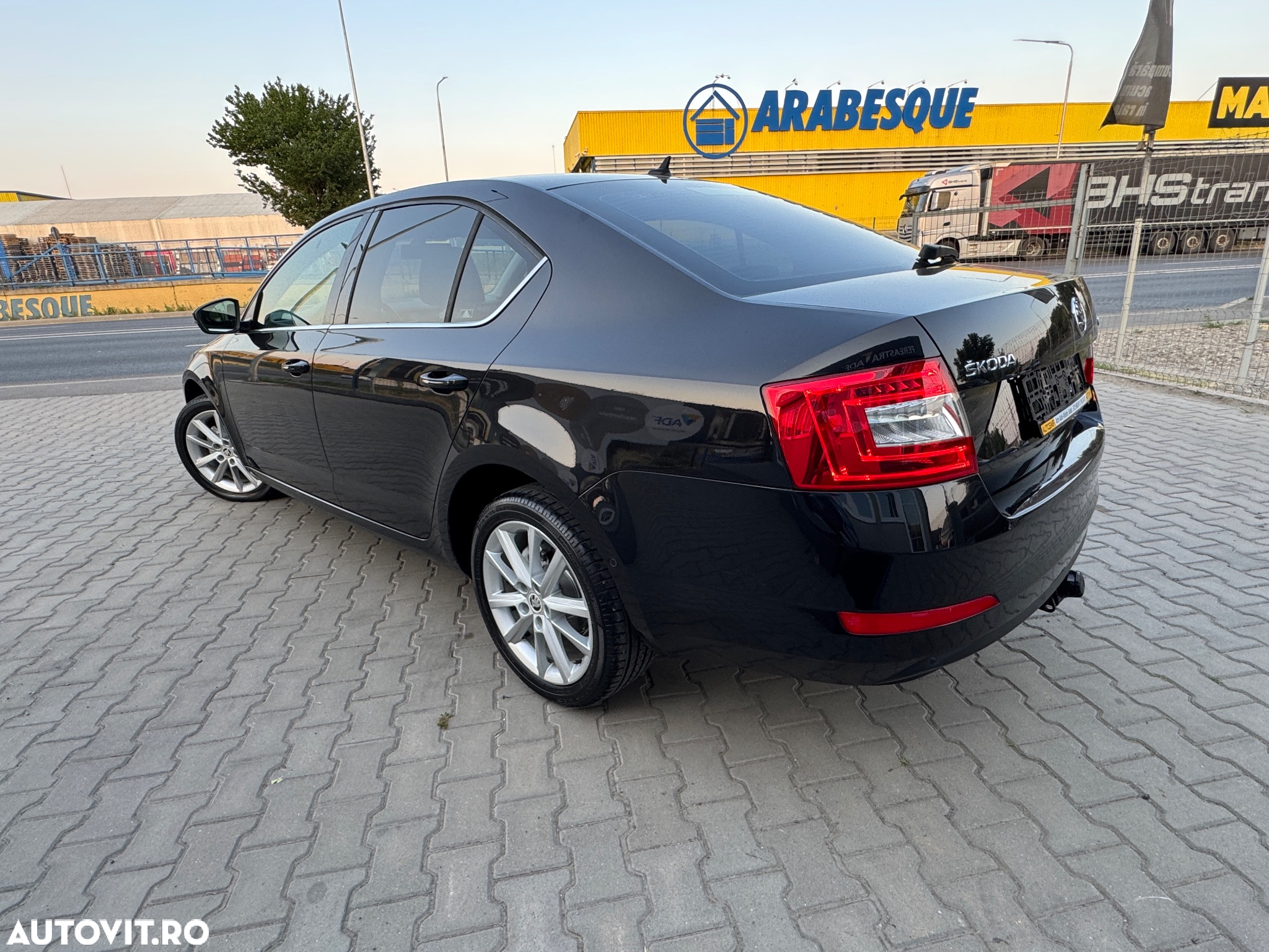 Skoda Octavia 1.6 TDI DPF DSG Elegance - 4