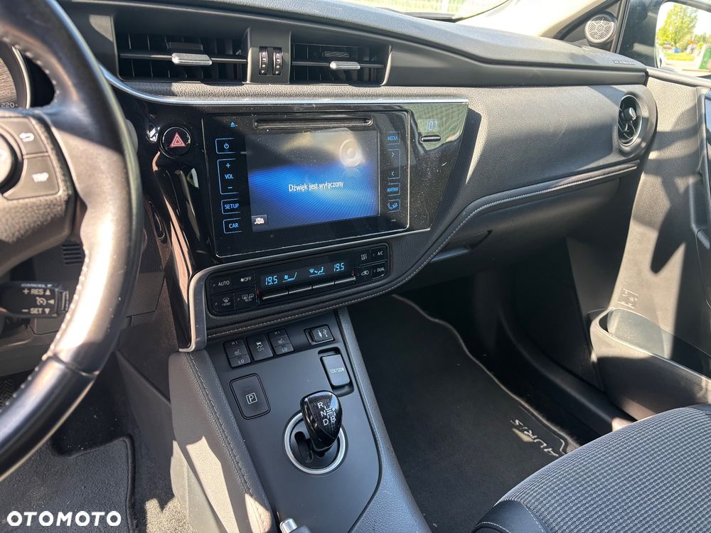 Toyota Auris 1.8 Executive - 10