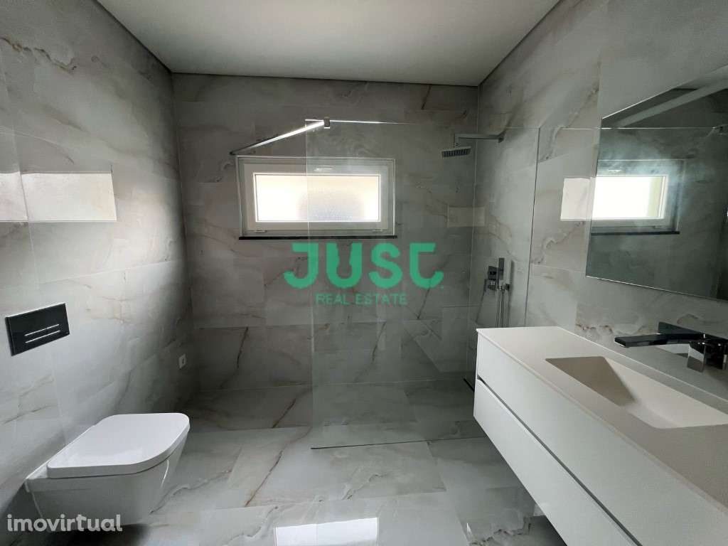 Triplex com terraço e garagem na Quinta do Conde - Grande imagem: 5/15