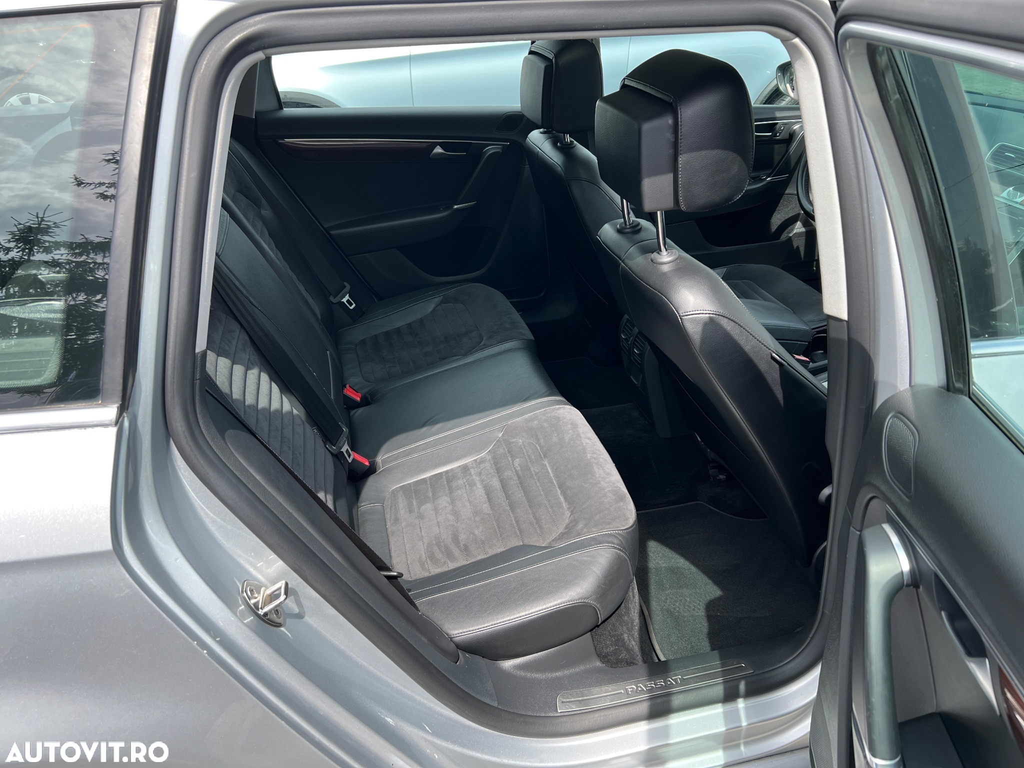 Volkswagen Passat Variant 2.0 TDI 4Motion BlueMotion Technology Highline - 18