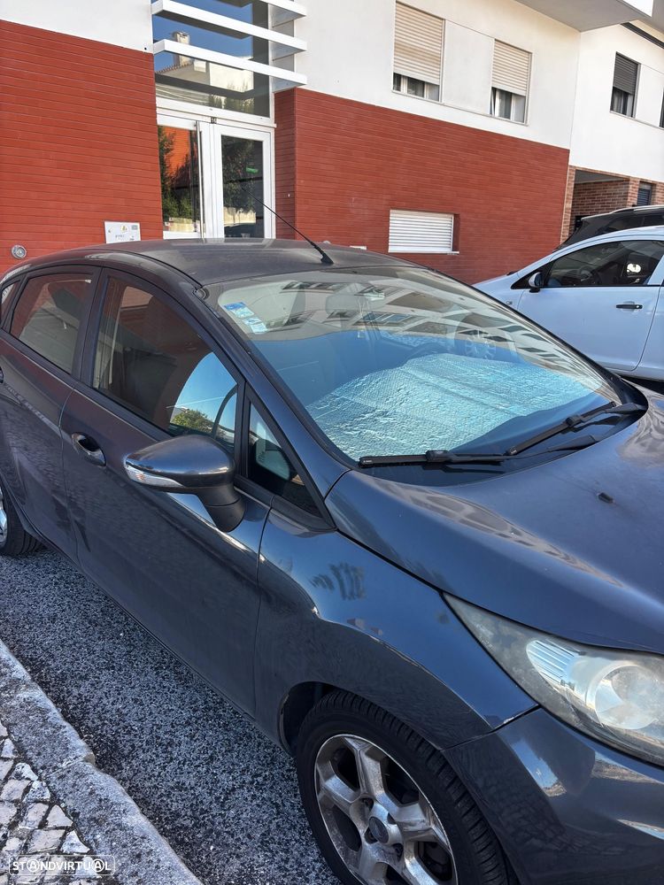 Ford Fiesta 2010 photo 2