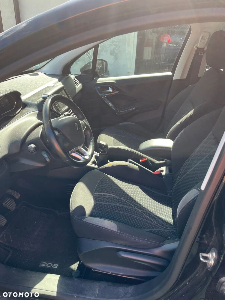 Peugeot 208 2013 photo 5