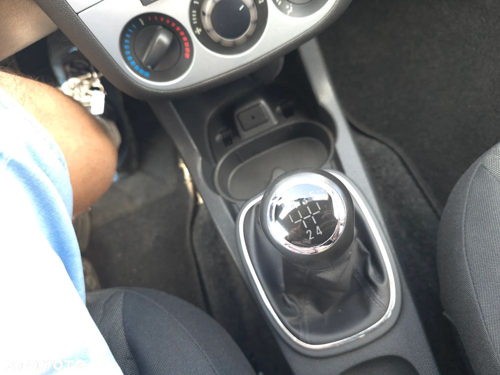 Opel Corsa 1.4 16V Edition - 28