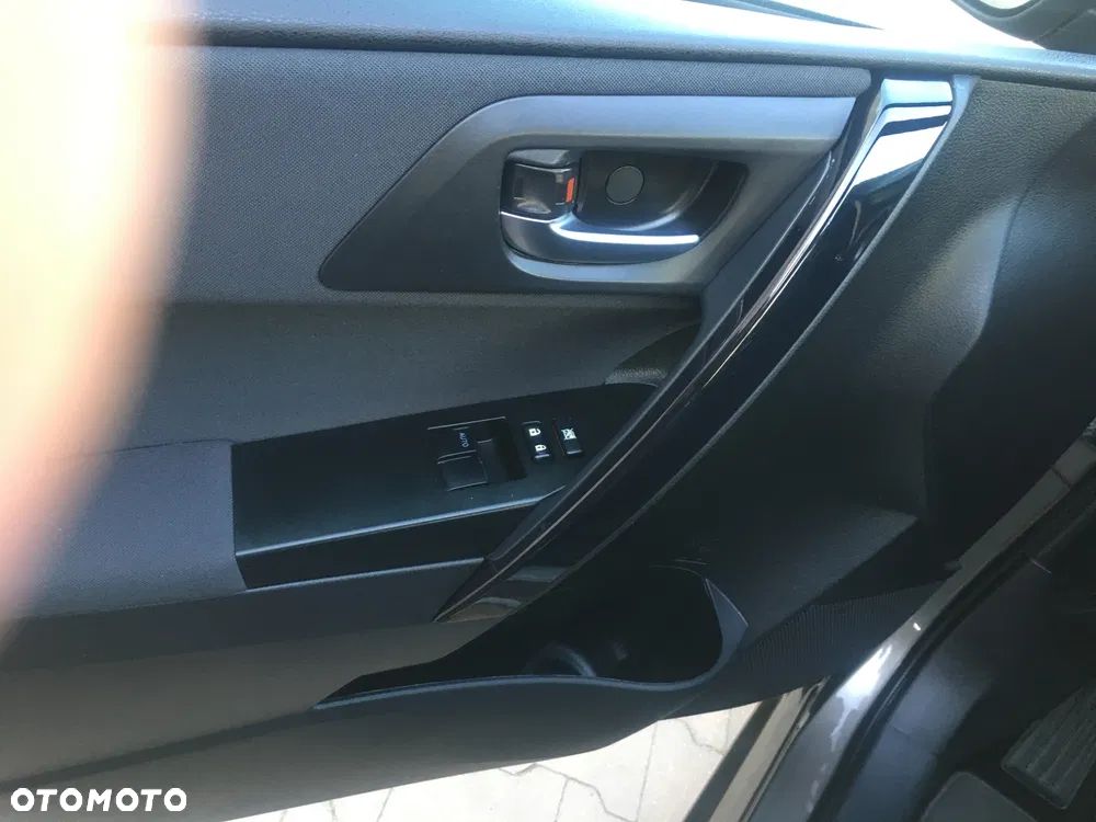 Toyota Auris - 11