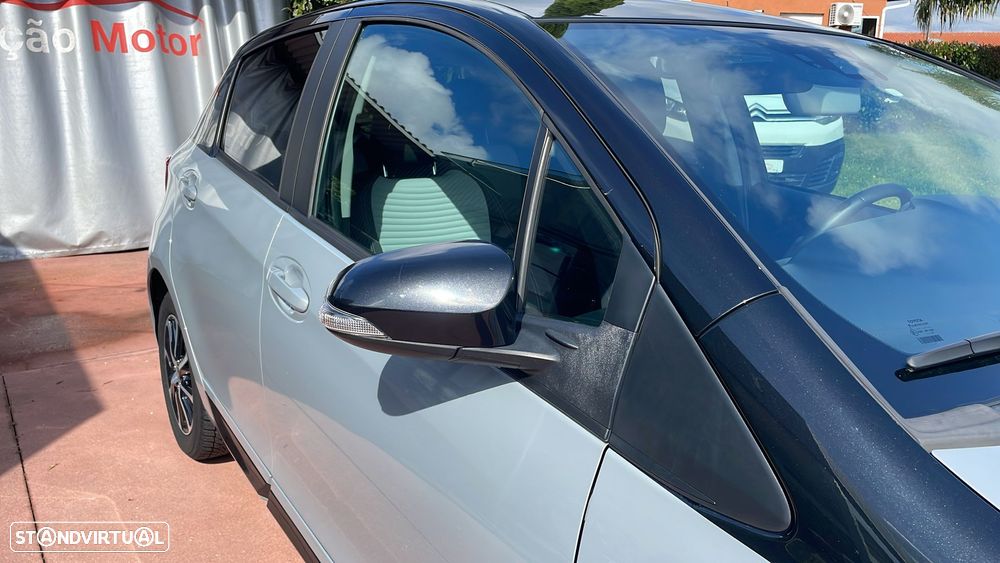 Toyota Yaris 1.0 VVT-i Comfort c/ Design-Pack - 11