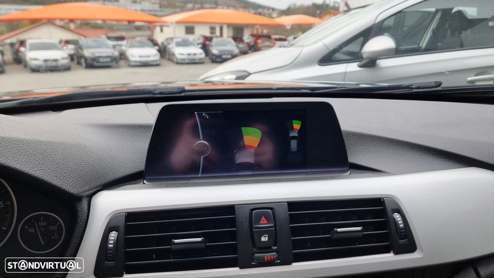 BMW 318 d Touring Auto - 25