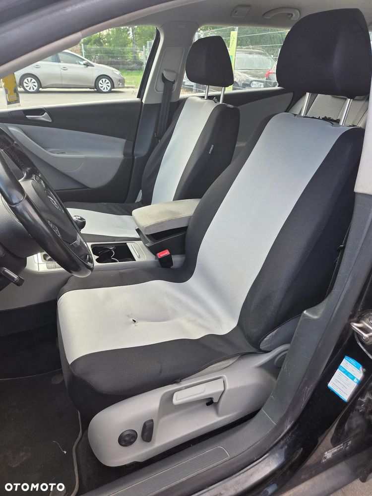 Volkswagen Passat 2.0 TDI DPF BlueMotion Technology Comfortline - 18