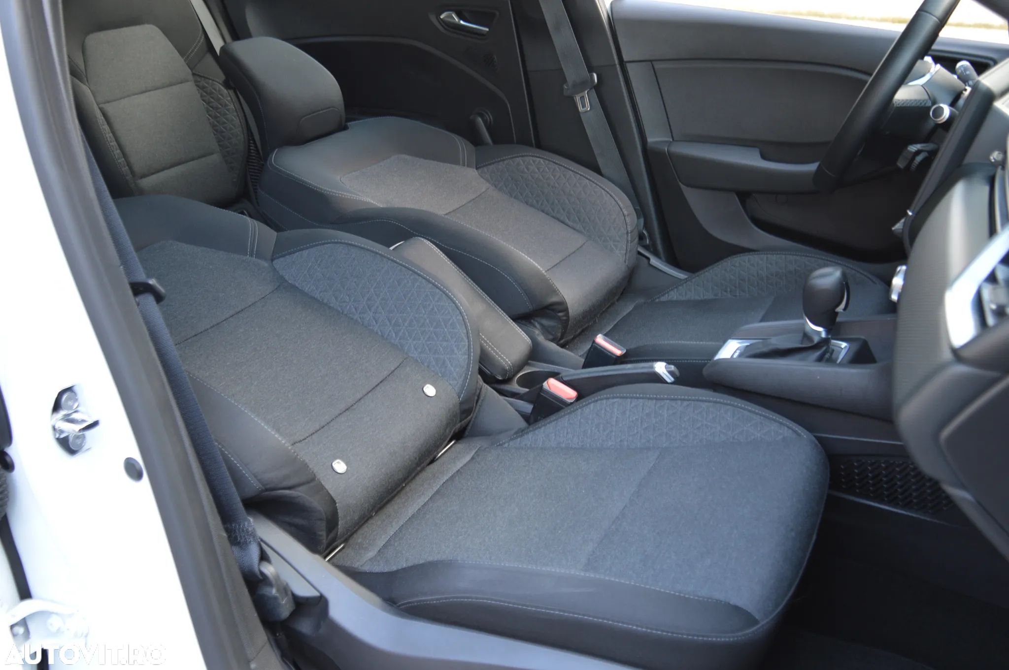 Renault Clio E-TECH Hybrid 140 BUSINESS EDITION - 15