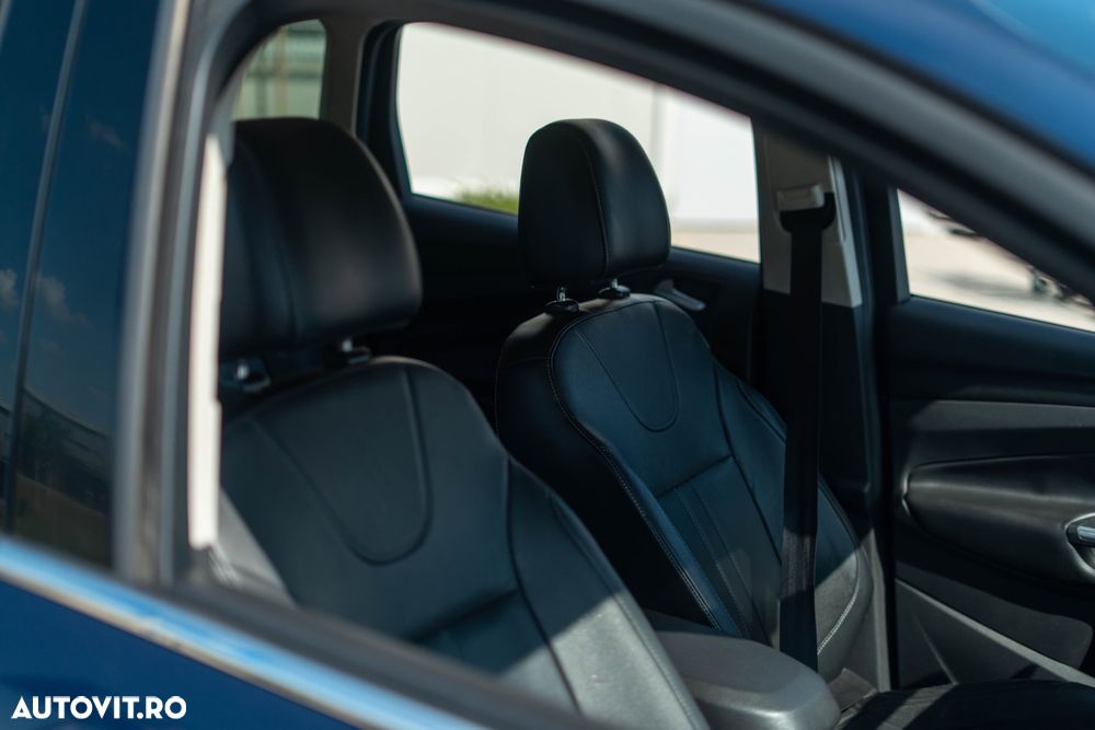 Ford Kuga 2.0 TDCi 4WD Powershift Titanium - 4