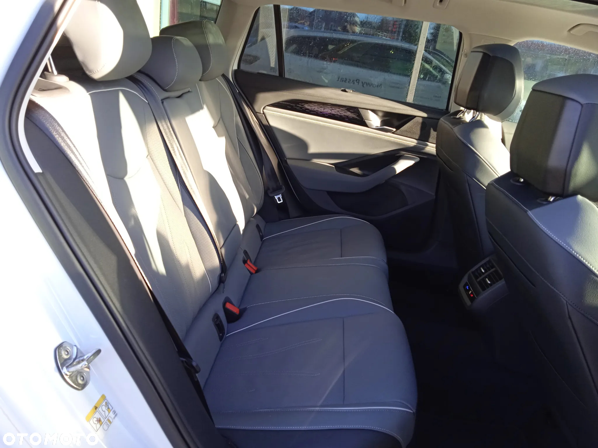 Volkswagen Passat 2.0 TDI SCR Elegance DSG - 13