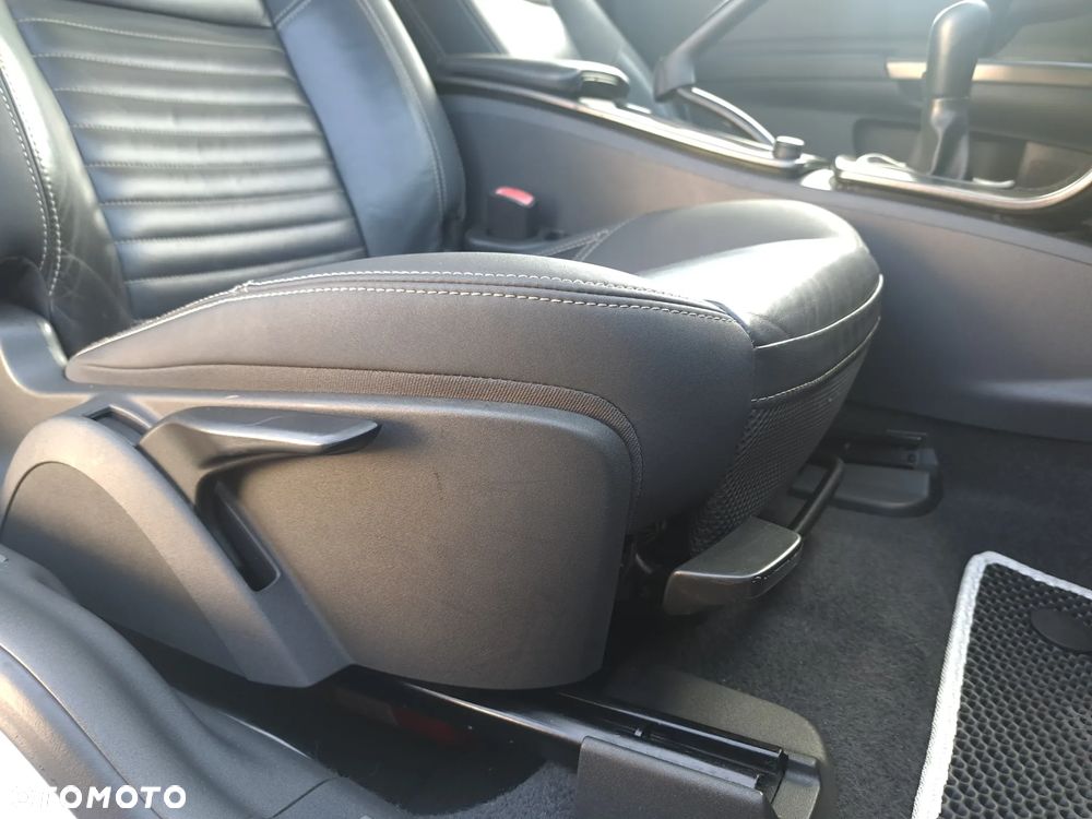 Volvo C30 D2 R-Design - 27