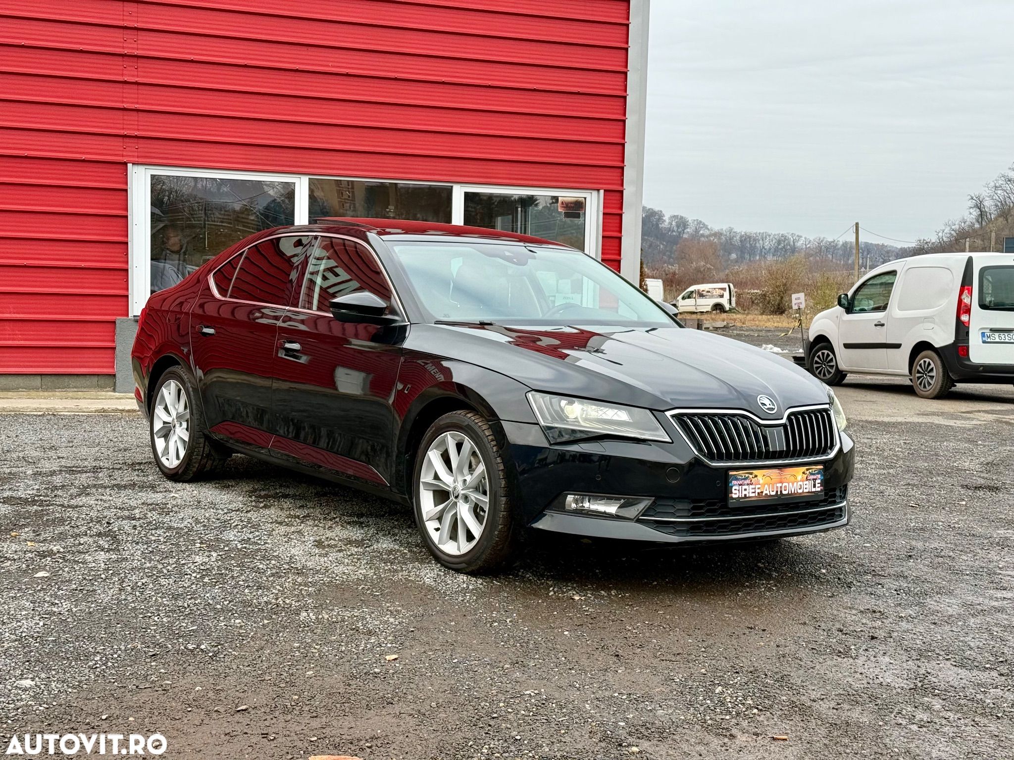 Skoda Superb 2.0 TDI DSG Premium Edition - 1