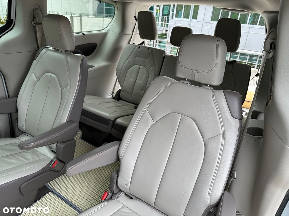 Chrysler Pacifica - 31