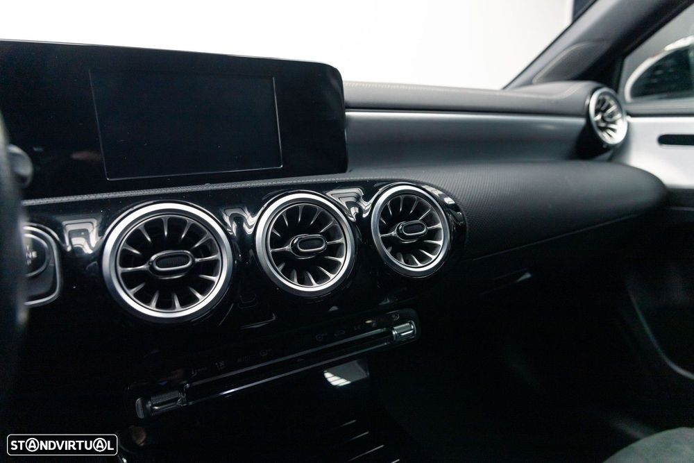 Mercedes-Benz A 250 e AMG Line - 32