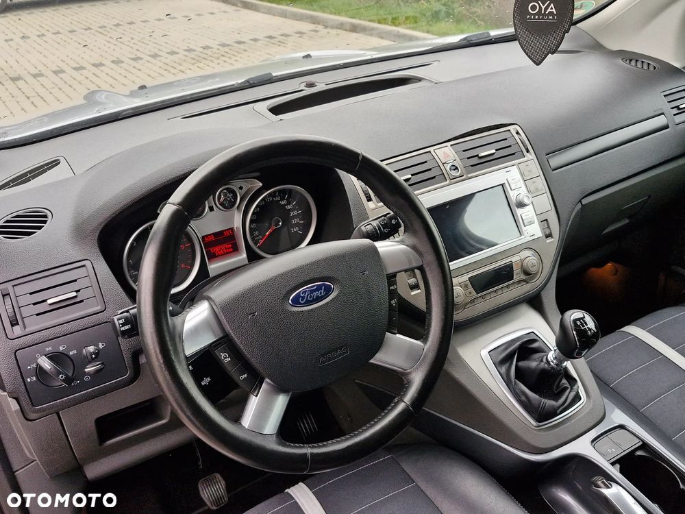 Ford Kuga 2.0 TDCi 2x4 Titanium - 16