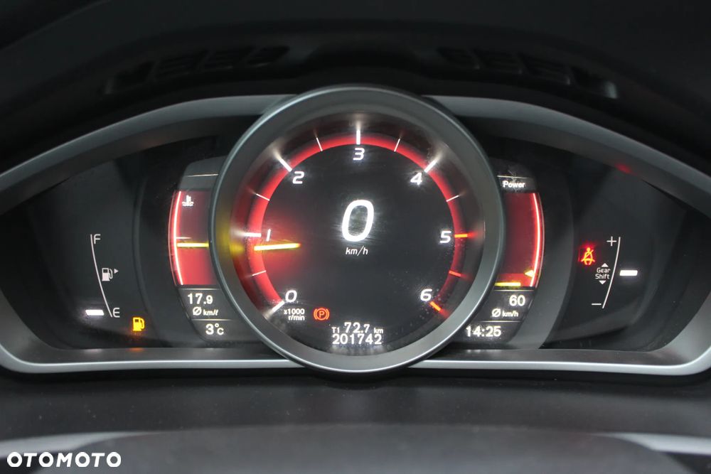 Volvo V40 D2 Momentum - 14