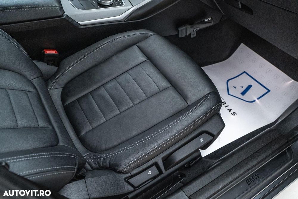 BMW Seria 3 320i Aut. Sport Line - 39