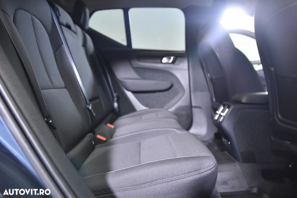 Volvo XC 40 B4 AT8 AWD Mild Hybrid Momentum Pro - 12