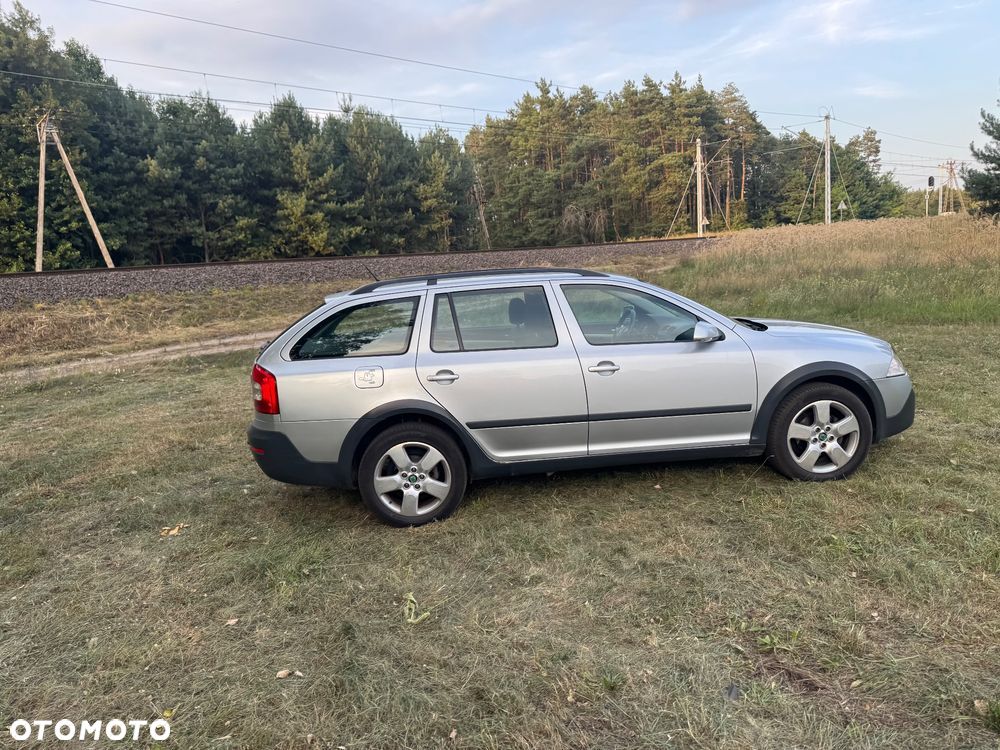 Skoda Octavia Scout 2.0 TDI DPF - 6