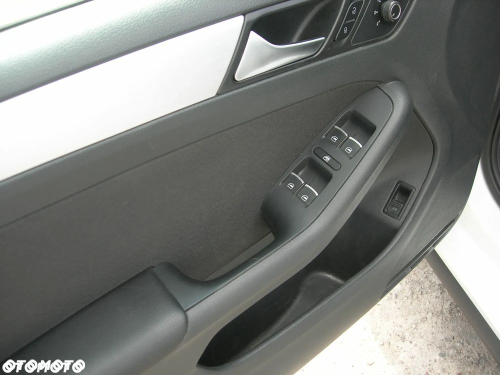 Volkswagen Jetta - 15