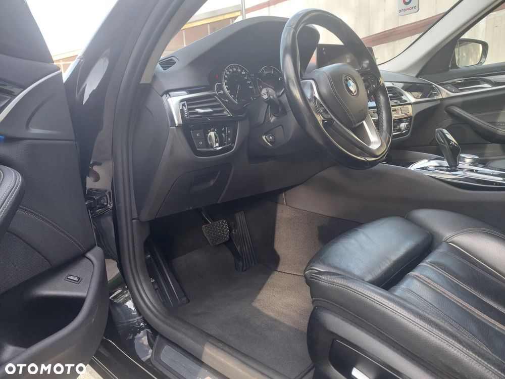 BMW Seria 5 525d Sport Line - 23