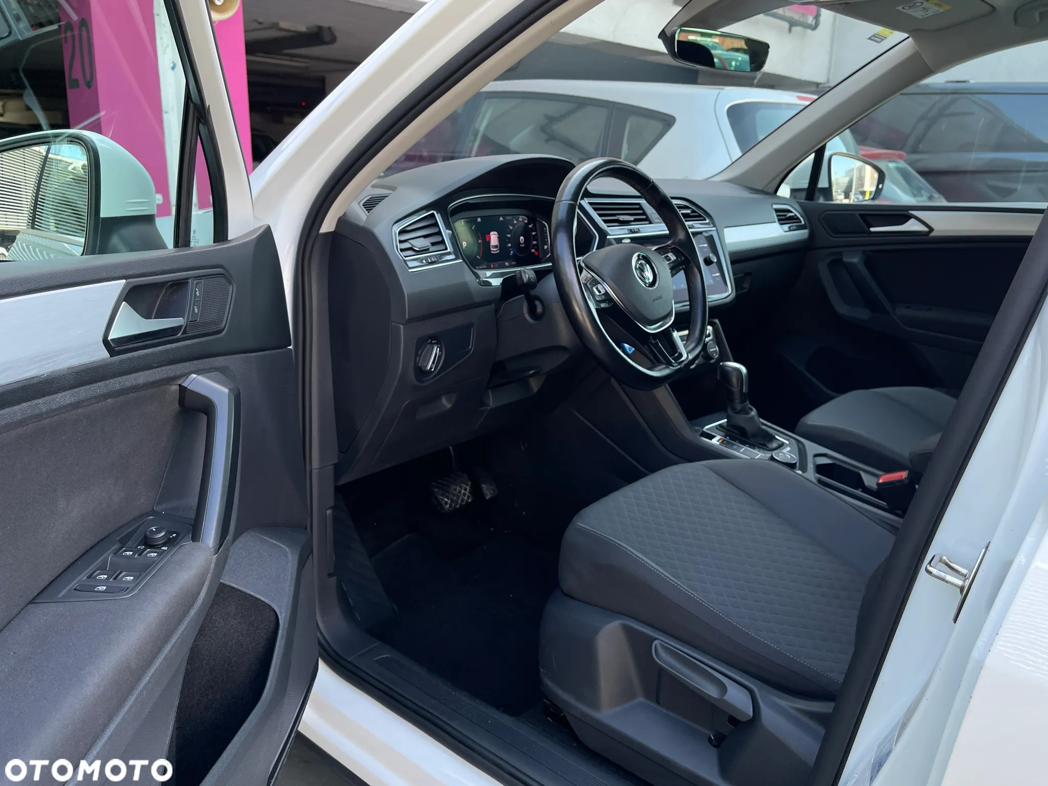 Volkswagen Tiguan 2.0 TDI SCR 4MOTION DSG R-Line - 27