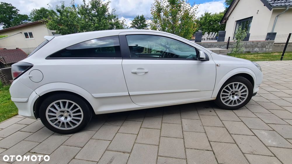 Opel Astra 2.0 Turbo Cosmo - 9