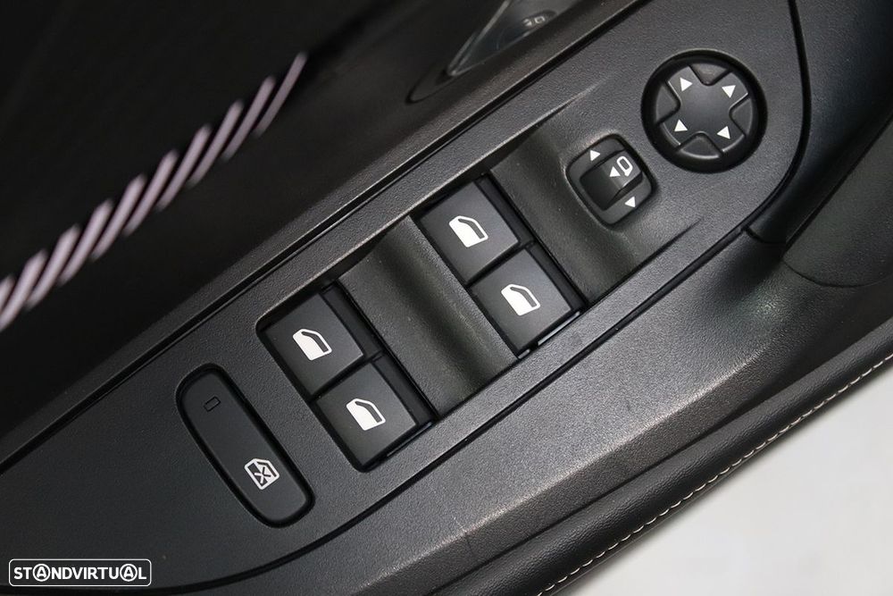 Peugeot 2008 1.2 PureTech Allure EAT8 - 19