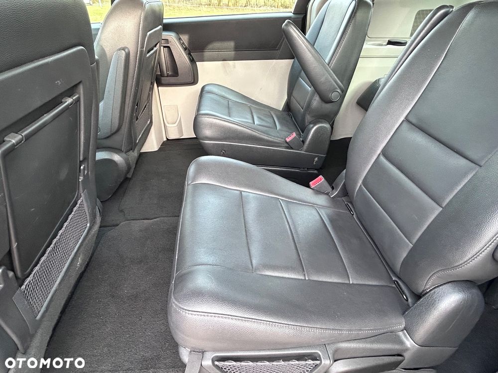 Chrysler Grand Voyager - 24