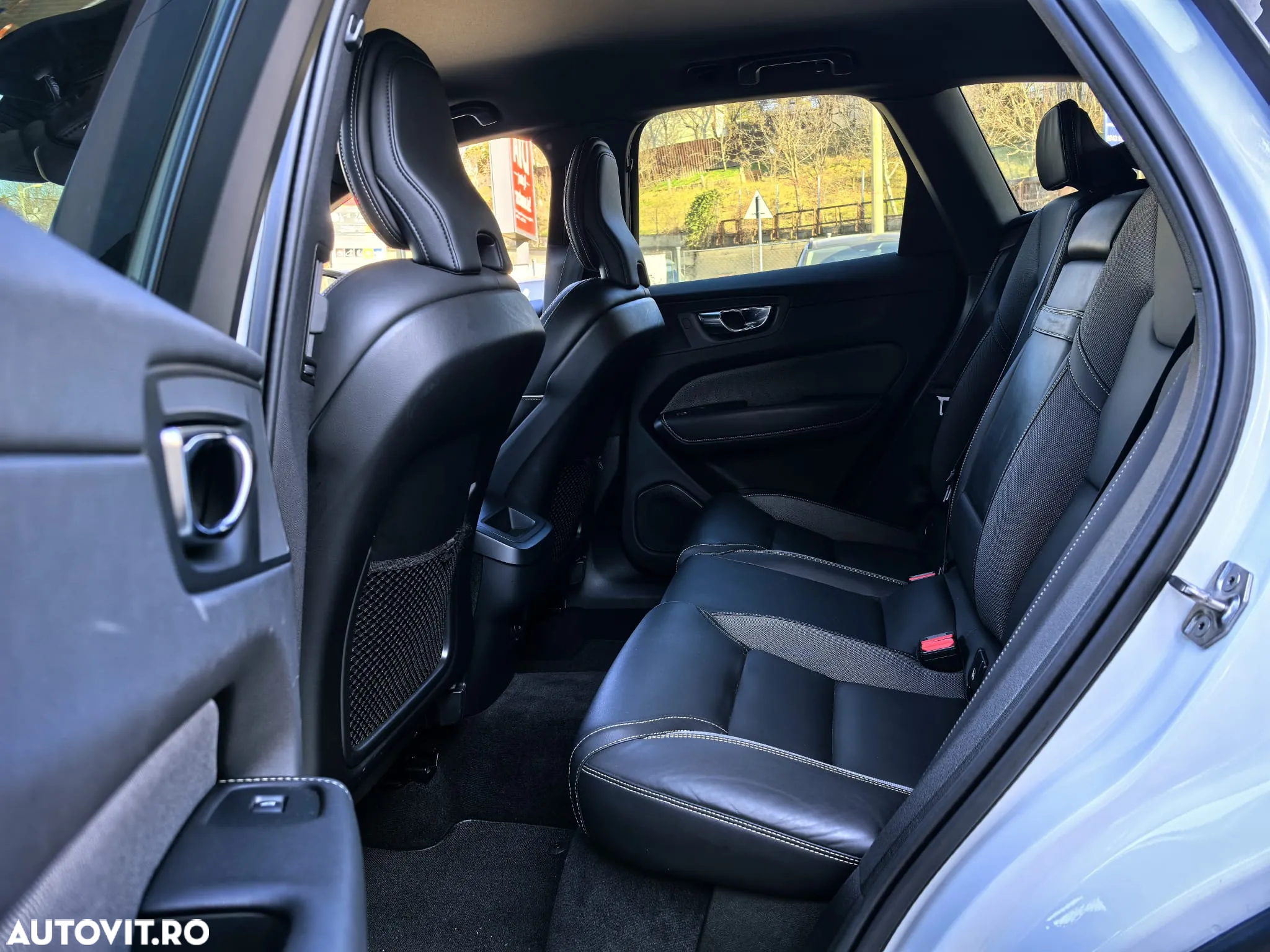 Volvo XC 60 B4 MHEV R-Design - 11