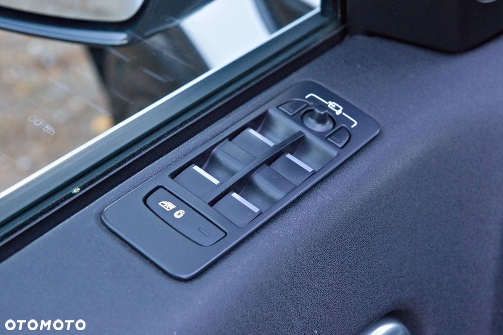 Land Rover Discovery Sport 2.0 TD4 HSE - 31