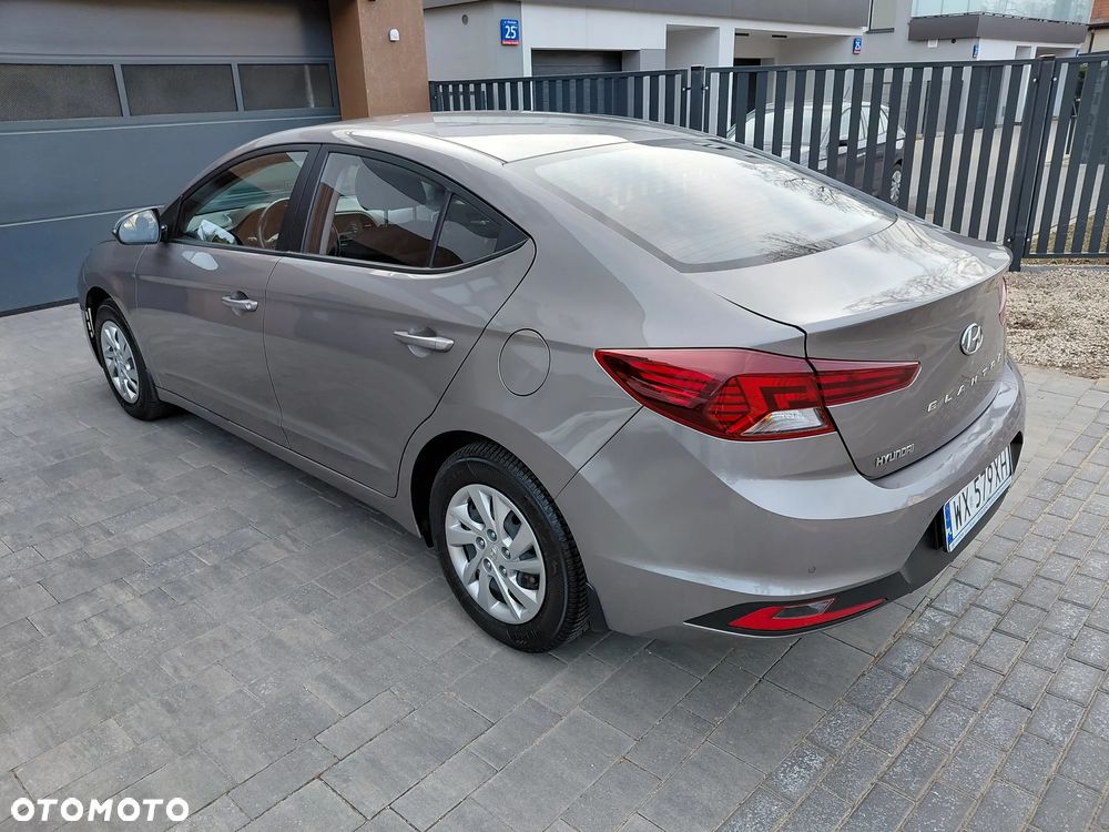Hyundai Elantra 1.6 Classic Plus - 3