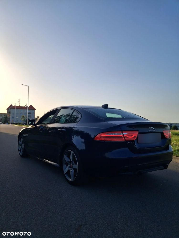 Jaguar XE 2.0 T R-Sport - 7