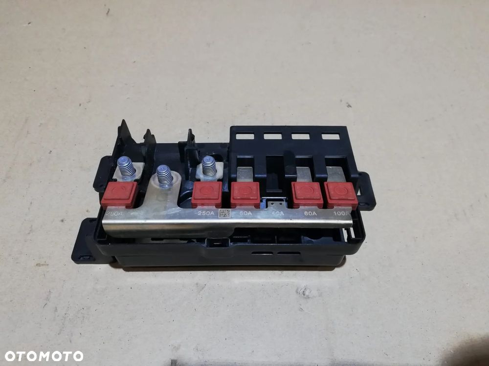 Bmw G20 330 hybrid hybryda bezpiecznik akumulatora P00200267 175479-11