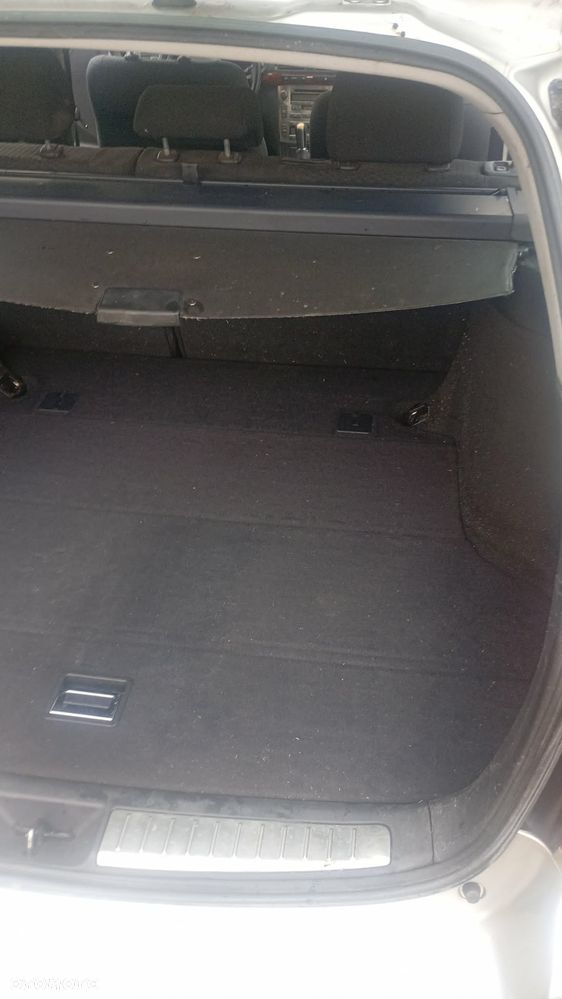 Toyota Avensis 2.0 D-4D - 28