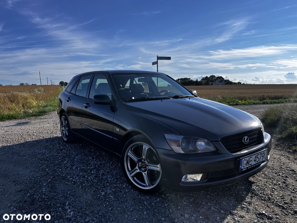 Lexus IS - 1