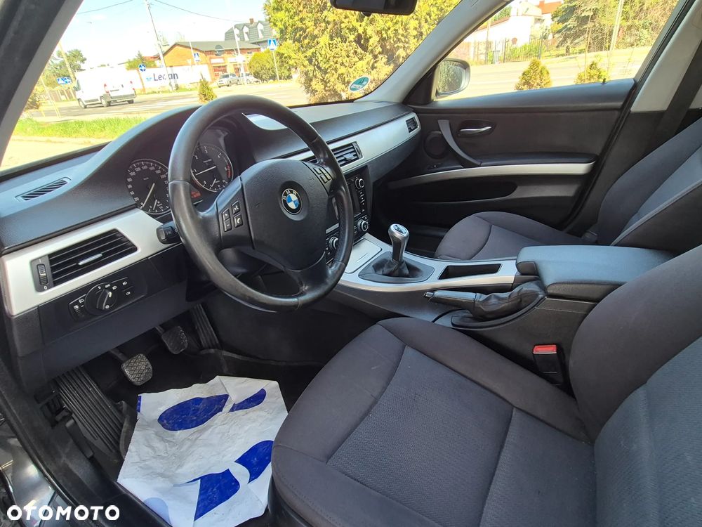 BMW Seria 3 320d - 25